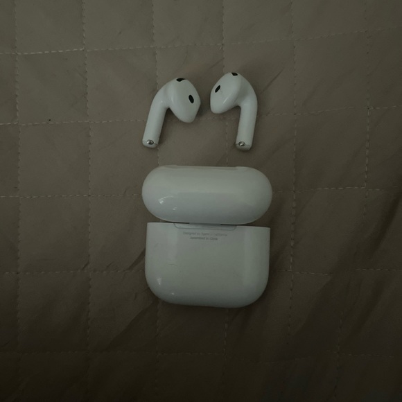 Apple White Earbud Headphones - Picture 4 of 6